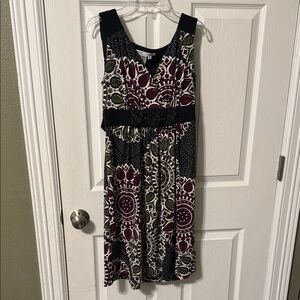 Maggy London Black and White Sleeveless V-Neck Midi Dress